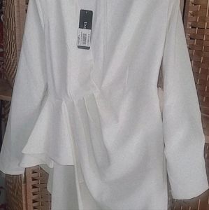 BEBE LONG SLEEVE PLUNGE NECK RUFFLE DRESS